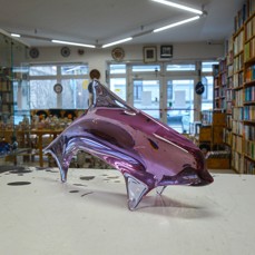 Skleněný delfín - hutní sklo